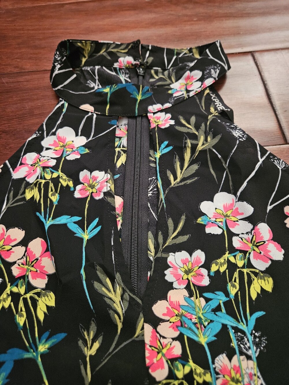 Express Keyhole Flowy Tank In Floral - Picture 5 of 7